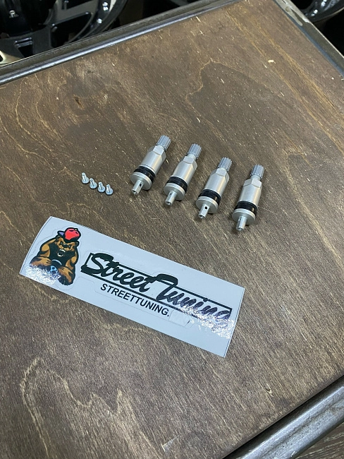 картинка Ниппели (вентили) под датчик, разборные TPMS-02, серые, 4 шт магазин  StreetTuning 