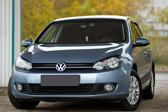 картинка Volkswagen  Golf VI 2009-2012 Накладки на передние фары (реснички) компл.-2 шт. магазин  StreetTuning 