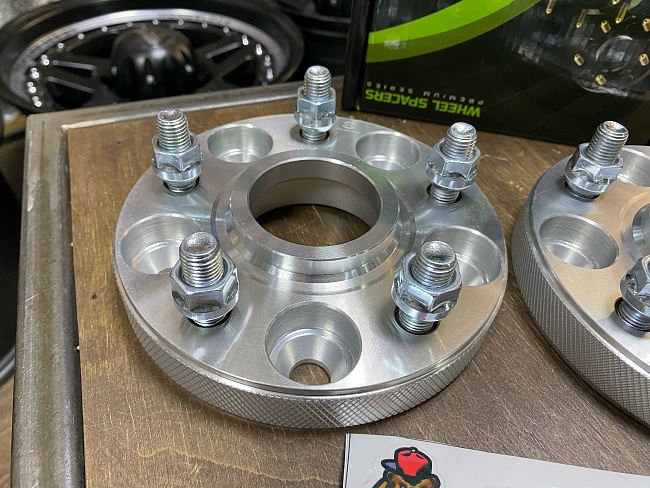 картинка Проставка Starleks 25 мм 5x114.3 цо 64.1 шпилечная M12x1,5 Silver магазин  StreetTuning 