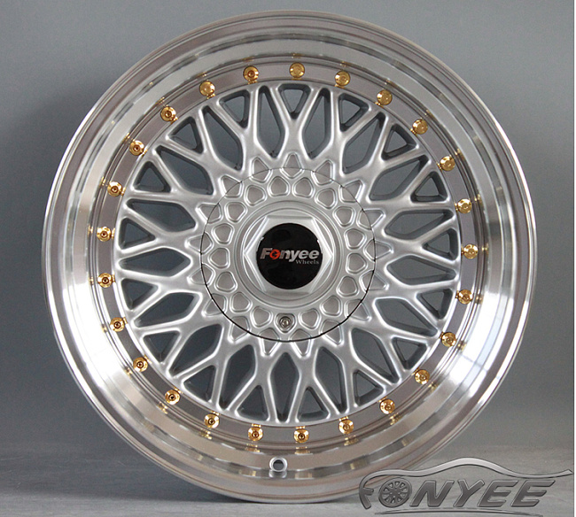 картинка Новые диски BBS RS R17 4X100/4X108 ET15 J10 серебро + золотистые болтики магазин  StreetTuning 