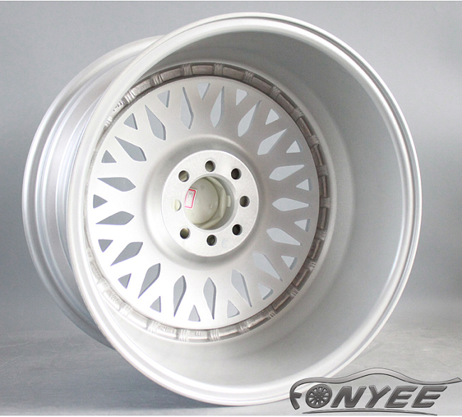 картинка Новые диски BBS RS R17 4X100/4X108 ET35 J7,5 серебро + золотистые болтики магазин  StreetTuning 