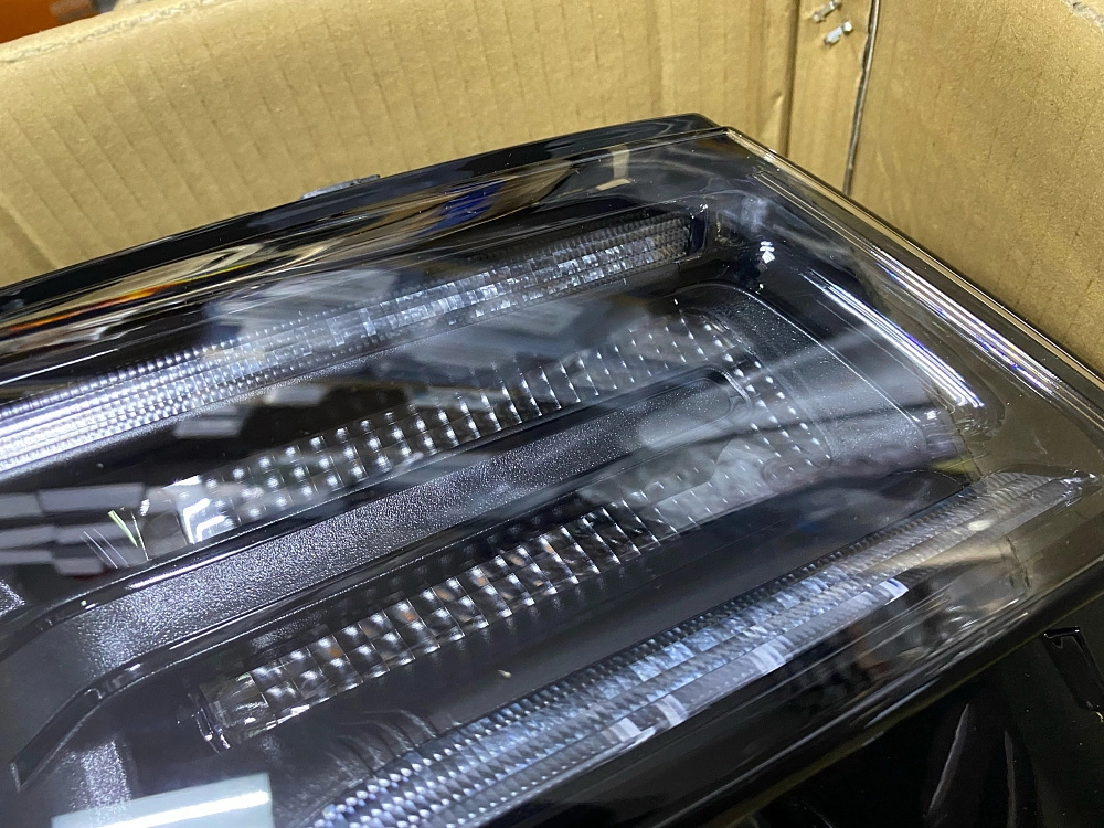 картинка Передние фары Vland для Jeep Grand Cherokee 2014-2022 Full Led от магазина  StreetTuning