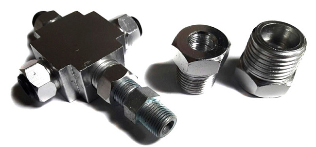картинка Тройник для подключения датчиков температуры и давления масла магазин  StreetTuning 