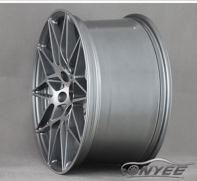 картинка Новые диски BMW AG MGT R18 5x120 ET25 J8,5 серый + серебро магазин  StreetTuning 