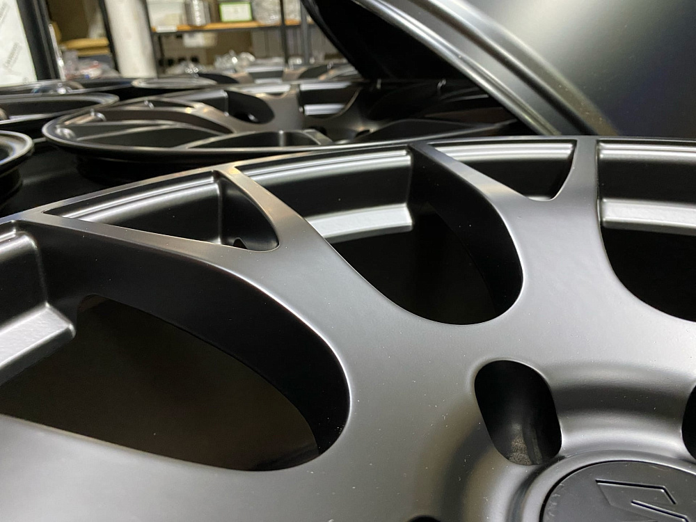 картинка Новые диски Hellcat SRT Syle R20 J9 ET18 5X115 черный мат от магазина  StreetTuning