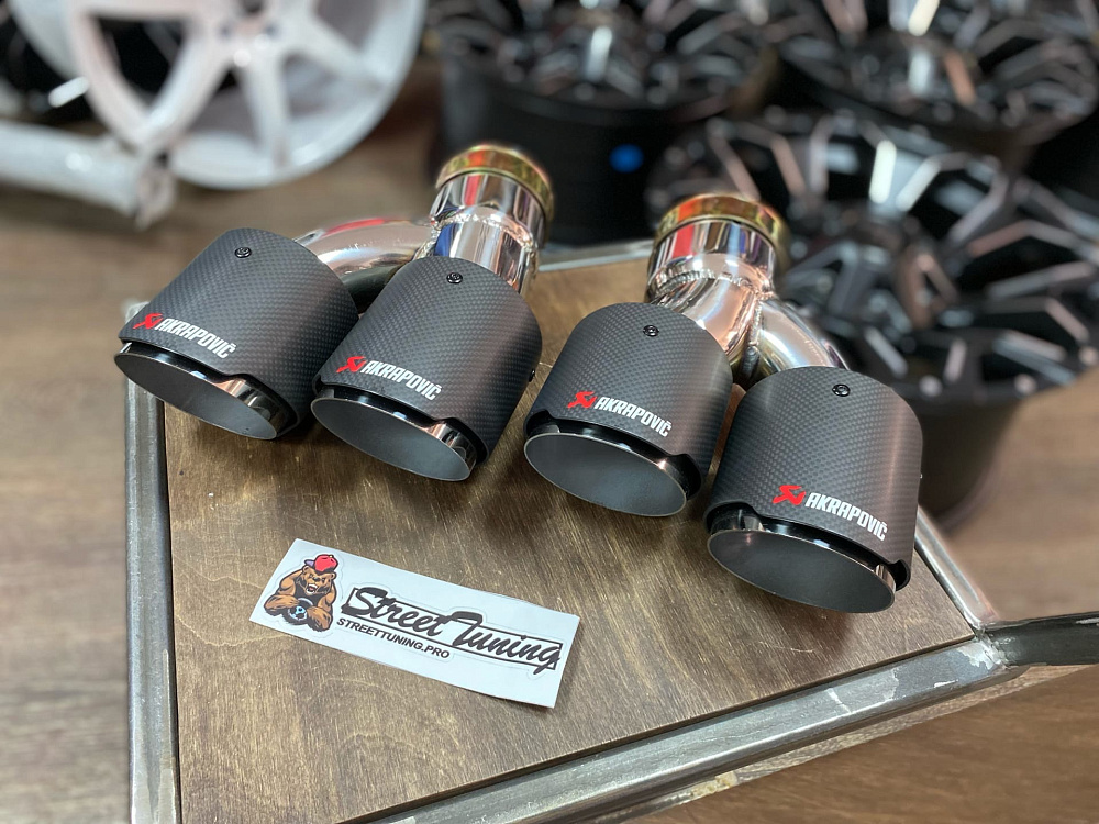 картинка Насадки на глушитель Akrapovic Style двойные комплект- 2 шт BMW G30 M5 от магазина  StreetTuning
