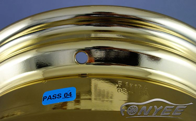 картинка Новые диски BBS RS R17 5X114,3/4X114,3 ET30 J8,5 золото хром + серебристые болтики магазин  StreetTuning 