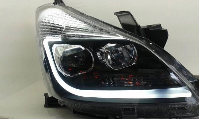 картинка Передние фары для TOYOTA AVANZA 2012-2015 г магазин  StreetTuning 