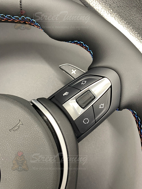 картинка Руль BMW E90 E92 E70 E71 с подушкой в стиле M3 F80, эко-кожа, без подогрева магазин  StreetTuning 