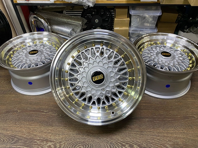 картинка Новые диски BBS RS R15 J8 ET20 4x100/114.3 серебро магазин  StreetTuning 