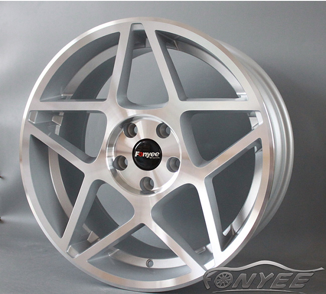 картинка Новые диски 3SDM 0.08 R17 4x100-4x114,3 ET35 J8 серебряные магазин  StreetTuning 