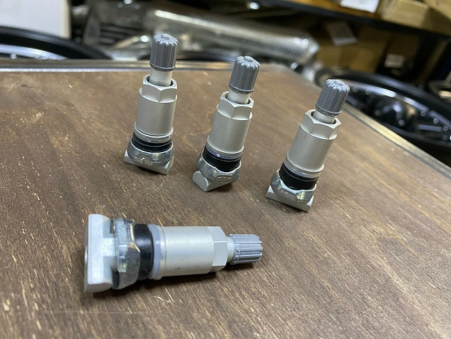 картинка Ниппели (вентили) под датчик, разборные TPMS-13, серые, 4 шт магазин  StreetTuning 