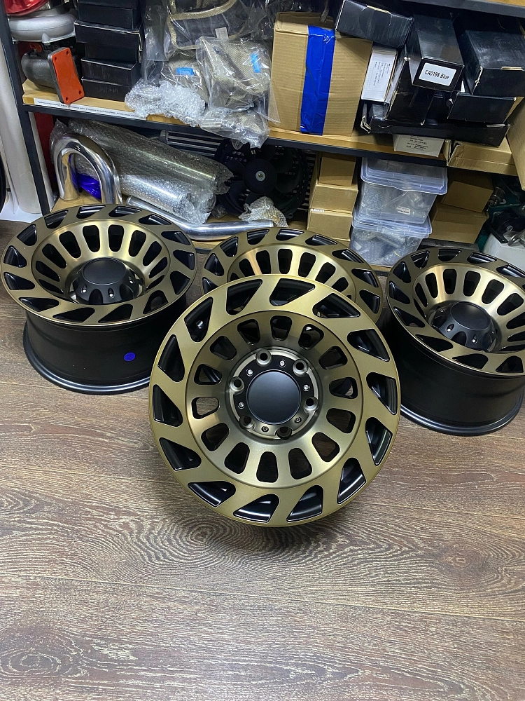 картинка Новые диски Black Rhino Madness R15 J8 ET (-10) 6X139.7 ЦО 108 от магазина  StreetTuning