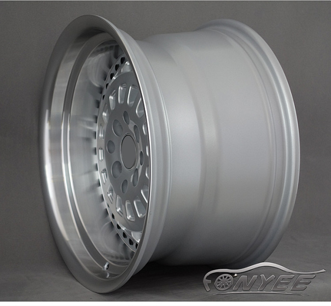 картинка Новые диски ESM 015 R16 4x114,3-4x100 ET21 J8 серебро + черные болтики магазин  StreetTuning 