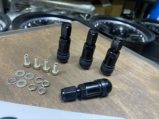 картинка Ниппели (вентили) под датчик, разборные MS525AL/BC, черные, 4 шт магазин  StreetTuning 