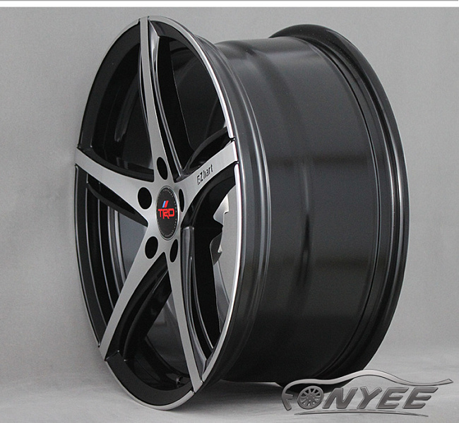 картинка Новые диски Ezhart R18 5x114,3 ET35 J8 черный мат + серебро магазин  StreetTuning 