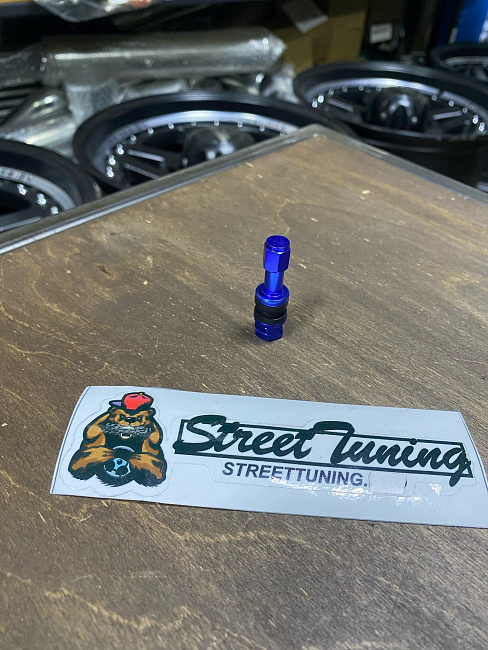 картинка Ниппель (вентиль) для бескамерной шины разборный, синий, H-47 мм магазин  StreetTuning 