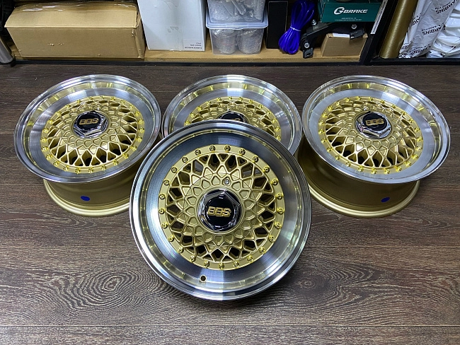 картинка Новые диски BBS RS R14 J6,5 ET25 4x100/4x114.3 , золото + полировка магазин  StreetTuning 
