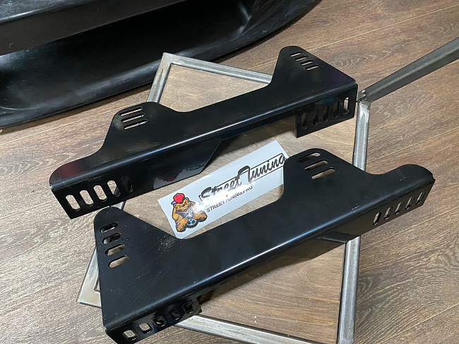 картинка Кронштейны крепления спортивного сиденья (ковша, универсальный магазин  StreetTuning 