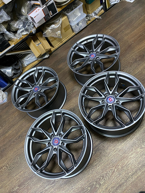 картинка Новые диски HRE S201 R18 J8 ET38 5X114,3, серый мато-серебряные магазин  StreetTuning 