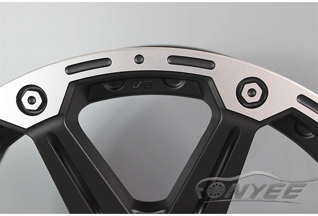 картинка Новые диски TUFF 02 R18 6X139,7 ET15 J8,5 черные матовые магазин  StreetTuning 