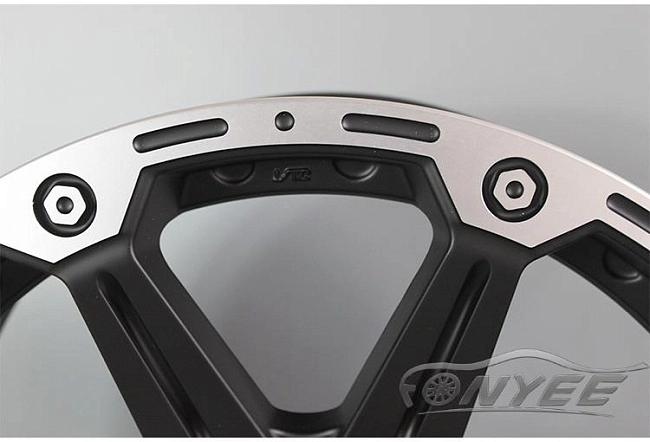 картинка Новые диски TUFF 02 R18 5X139,7 ET20 J8,5 черные матовые магазин  StreetTuning 