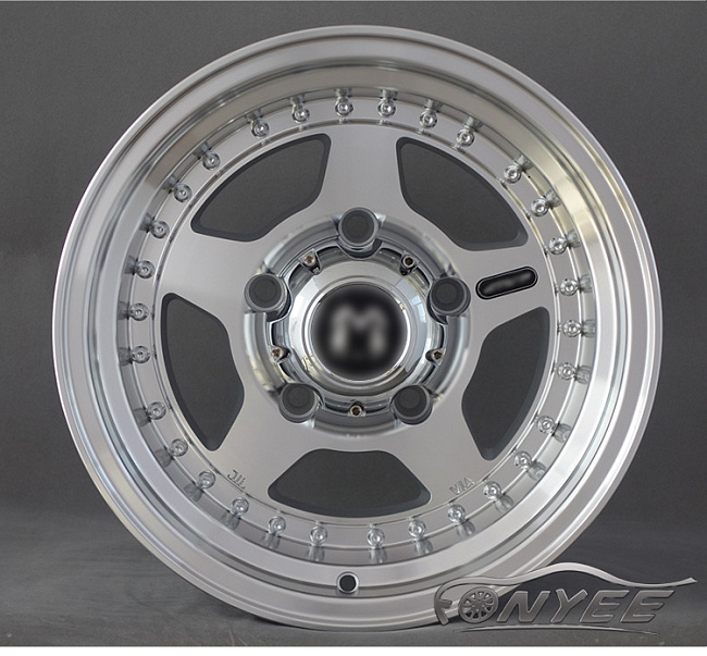 картинка Новые диски MVF-955 R15 5X139,7 ET-25 J7 серебро + серебристые болтики магазин  StreetTuning 