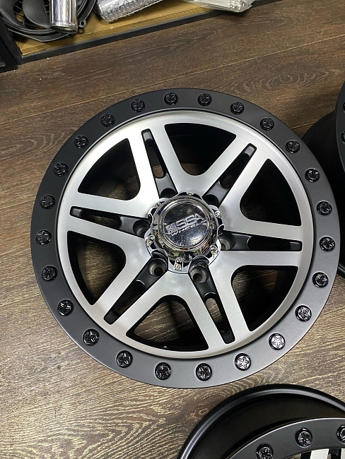 картинка Новые диски MVF 957 R16 J8 ET-25 6x139.7 магазин  StreetTuning 