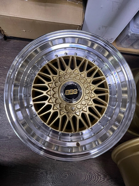 картинка Новые диски BBS RS R17 J8.5 ET30 4x100/114.3 золотые + полировка магазин  StreetTuning 