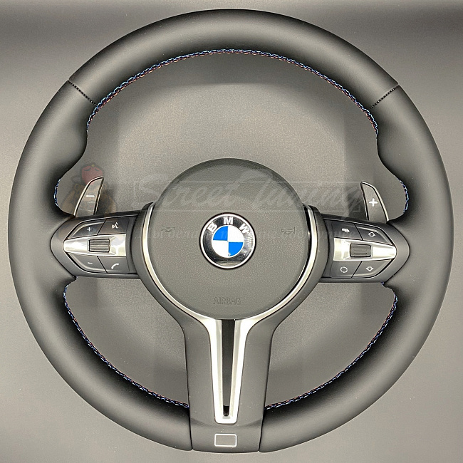 картинка Руль BMW E90 E92 E70 E71 с подушкой в стиле M3 F80, эко-кожа, без подогрева магазин  StreetTuning 