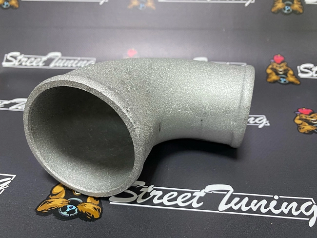 картинка Отвод алюминиевый приварной 90 гр 63 - 76 мм магазин  StreetTuning 