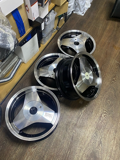 картинка Диски Borbet R14 4х100/114,3 ET25 J6 серебро + черный магазин  StreetTuning 