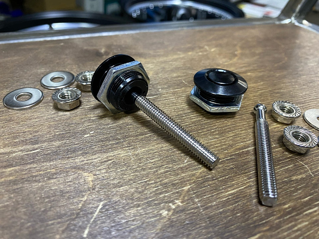 картинка Замки-защелки быстросъемные на бампер/капот, черные, 25 мм /54 мм магазин  StreetTuning 