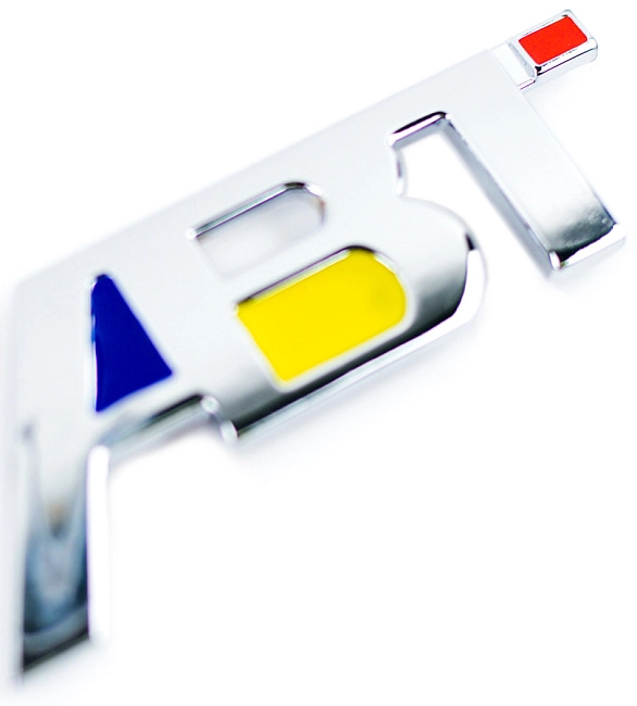 картинка Шильдик в решетку радиатора с логотипом "ABI" магазин  StreetTuning 