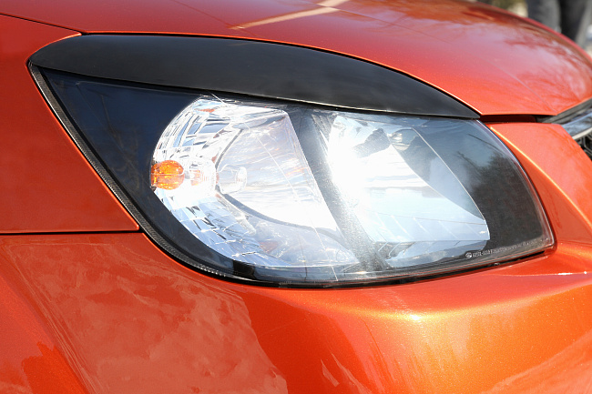 картинка Kia Rio (DE) 2005—2011 Накладки на передние фары (реснички) компл.-2 шт. магазин  StreetTuning 