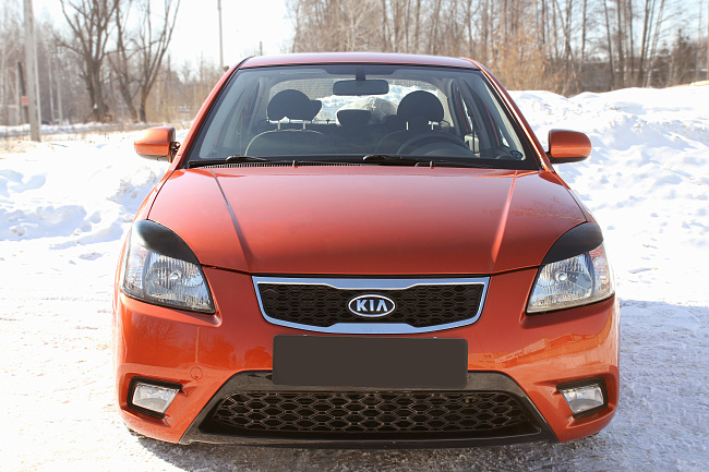 картинка Kia Rio (DE) 2005—2011 Накладки на передние фары (реснички) компл.-2 шт. магазин  StreetTuning 