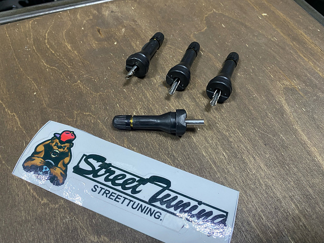 картинка Ниппели (вентили) под датчик, разборные TPMS-19, черные, 4 шт магазин  StreetTuning 