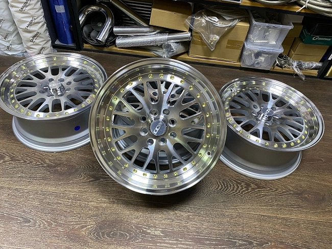 картинка Новые диски ESM 007 R16 J7 ET30 4X100x114.3 магазин  StreetTuning 