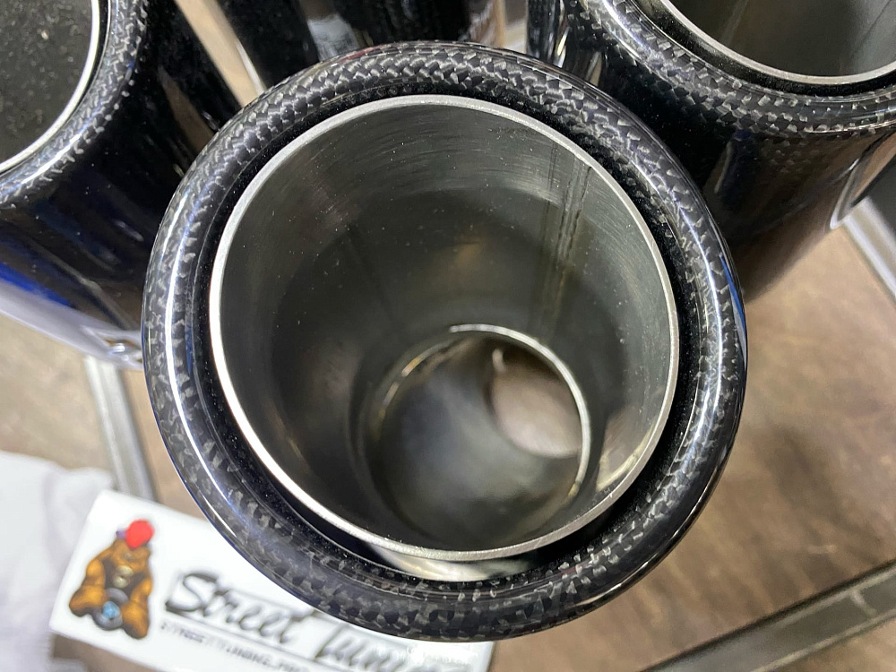 картинка Насадки на глушитель Akrapovic Style двойные комплект- 2 шт 63х89 мм от магазина  StreetTuning