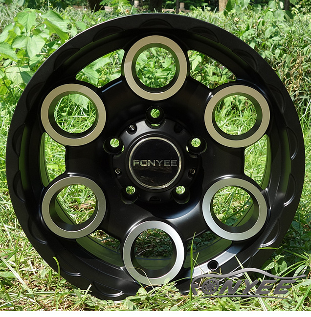 картинка Новые диски Black Rhino Magnus R16 6X139,7 ET-25 J8 черный мат + серебро магазин  StreetTuning 