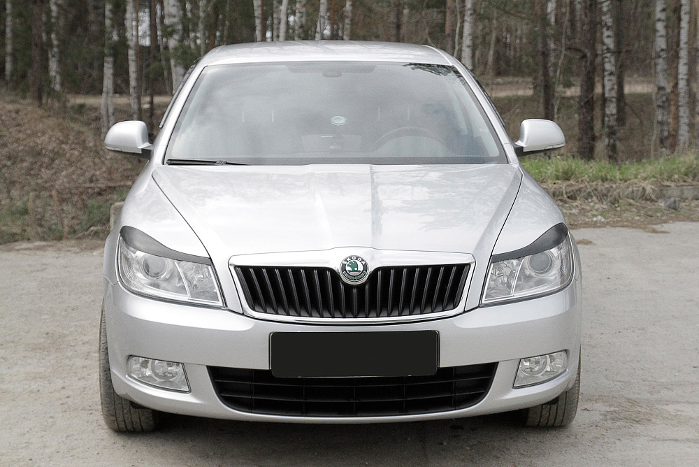 картинка Skoda Octavia A5 (лифтбек) 2008—2013 Накладки на передние фары (реснички) компл.-2 шт. от магазина  StreetTuning