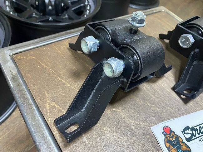 картинка Комплект опор двигателя EZ серии для Subaru Legacy, Outback, Tribeca магазин  StreetTuning 