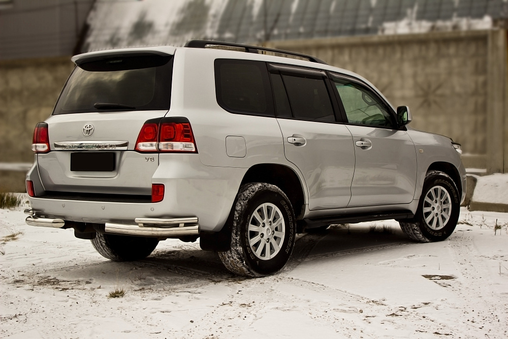 картинка Toyota LC 200 2007—2011 Накладки на задние фонари (реснички) от магазина  StreetTuning