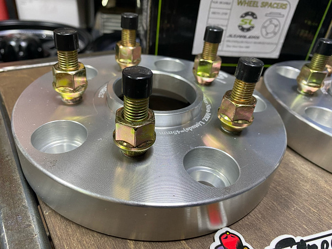 картинка Проставка переходная 27 мм 5x139.7-5x112, ЦО 98.5-57.1 шпилька 12x1.5 магазин  StreetTuning 