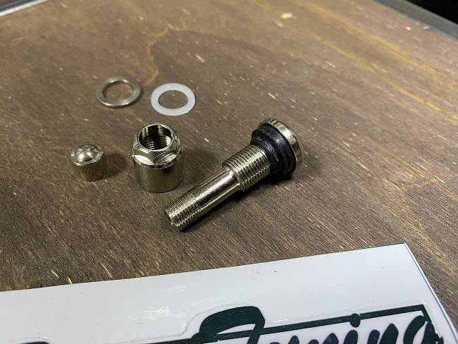 картинка Ниппель (вентиль) для колес, разборный MS525CR, цвет хром магазин  StreetTuning 