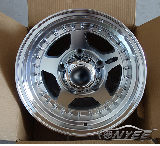 картинка Новые диски MVF-955 R15 5X114,3 ET-25 J7 серебро + серебристые болтики магазин  StreetTuning 