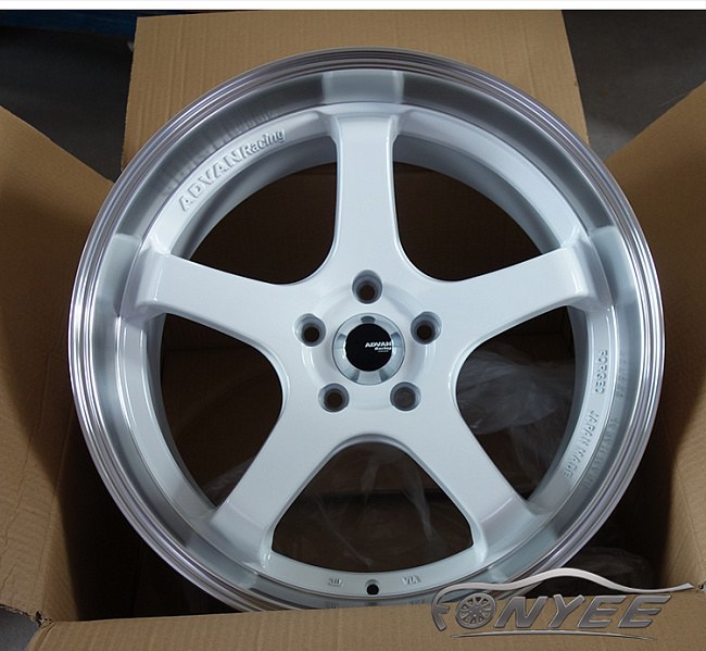 картинка Новые диски Advan GT R19 5x114,3 ET35 J8,5 белые магазин  StreetTuning 