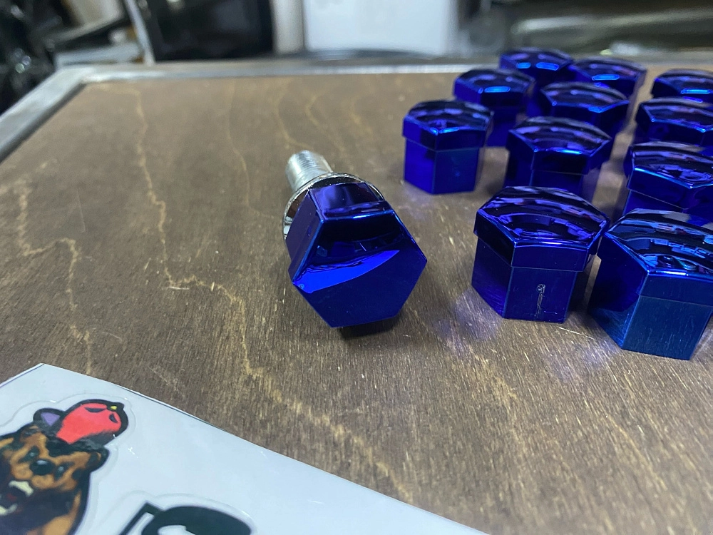 картинка Декоративные колпачки для колесных гаек и болтов под 17 й ключ, темно синие от магазина  StreetTuning