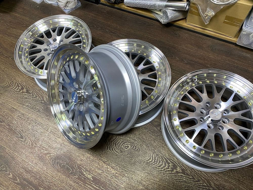 картинка Новые диски ESM 007 R16 J7 ET30 4X100x114.3 от магазина  StreetTuning