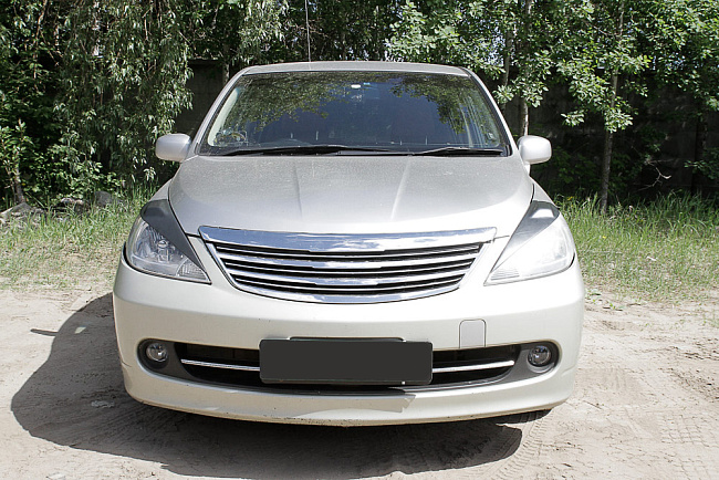 картинка Nissan Tiida 2004—2007 Накладки на передние фары (реснички) компл.-2 шт. магазин  StreetTuning 